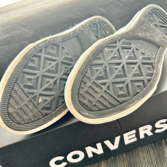 Light blue Converse Low Top. Sole in near perfect condition. - Picture 3 of 4